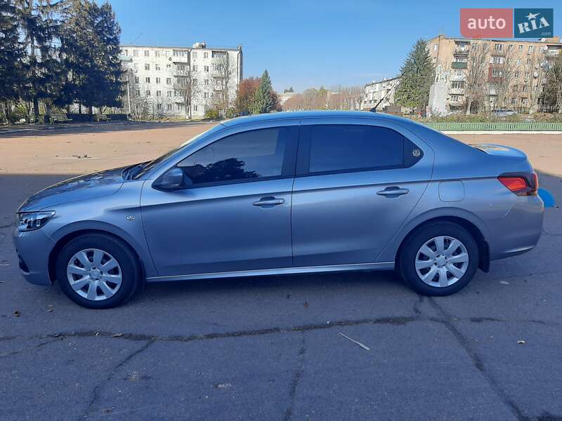 Седан Peugeot 301 2020 в Побужському