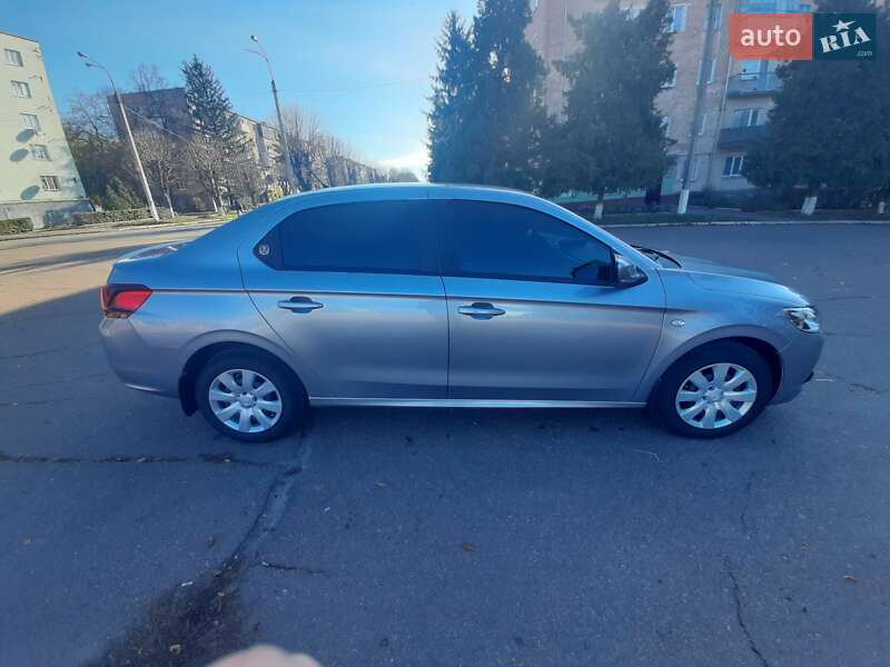 Седан Peugeot 301 2020 в Побужському