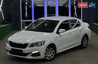 Седан Peugeot 301 2018 в Киеве