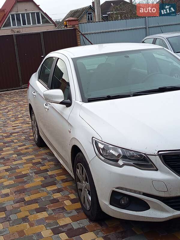 Седан Peugeot 301 2018 в Киеве