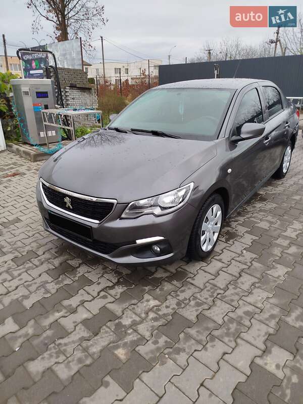 Седан Peugeot 301 2019 в Виноградові