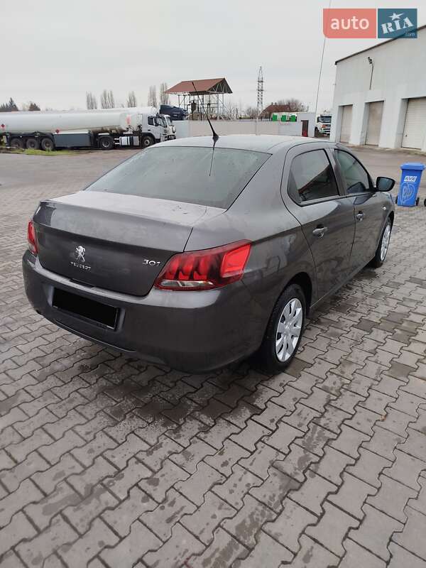 Седан Peugeot 301 2019 в Виноградові