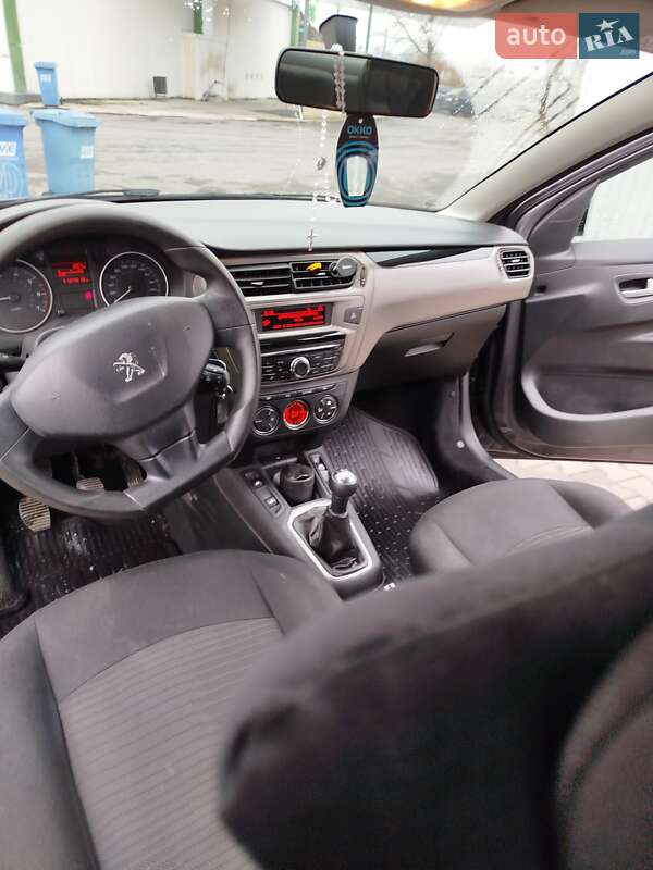 Седан Peugeot 301 2019 в Виноградові