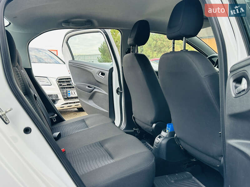 Седан Peugeot 301 2013 в Харькове