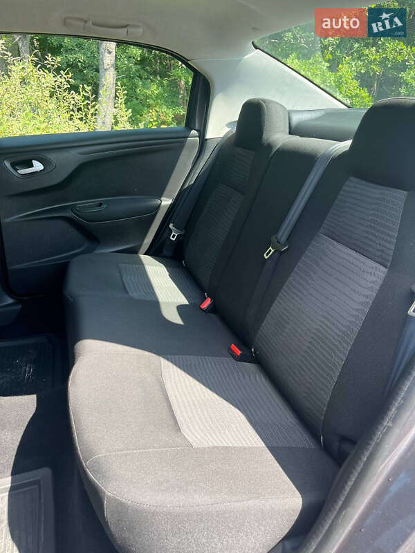 Седан Peugeot 301 2019 в Романіву