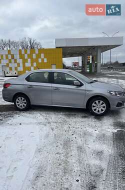 Седан Peugeot 301 2017 в Киеве