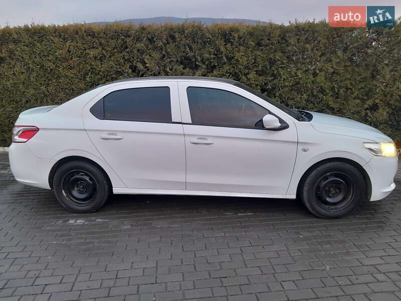 Седан Peugeot 301 2013 в Виноградові