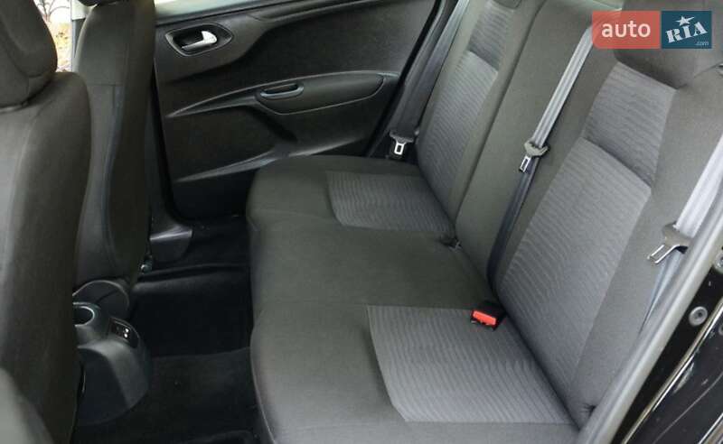 Седан Peugeot 301 2019 в Днепре