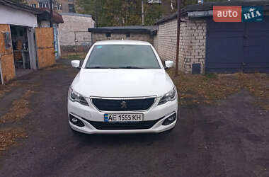 Седан Peugeot 301 2017 в Киеве