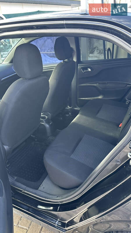 Седан Peugeot 301 2016 в Борисполе