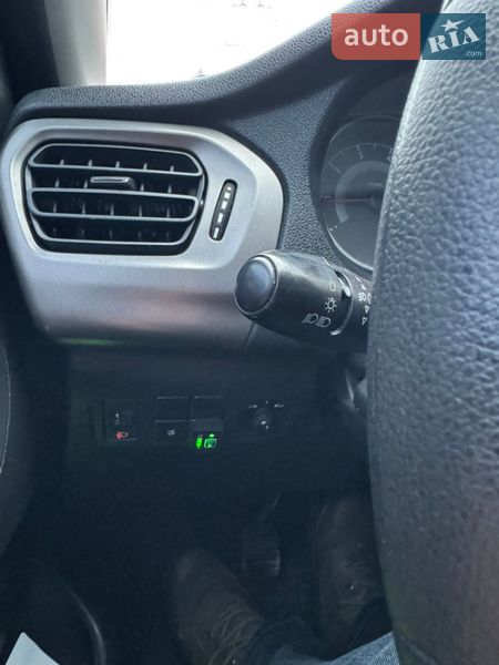 Седан Peugeot 301 2015 в Харькове