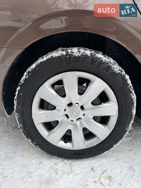 Седан Peugeot 301 2015 в Харькове