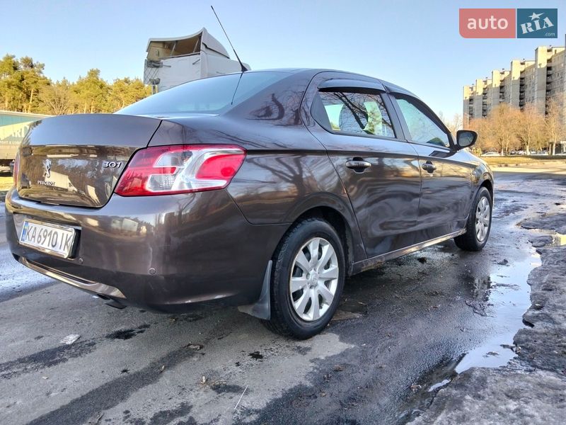 Седан Peugeot 301 2015 в Киеве
