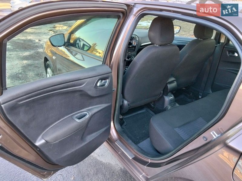 Седан Peugeot 301 2015 в Киеве