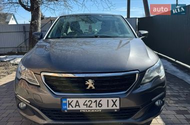 Седан Peugeot 301 2020 в Ружині