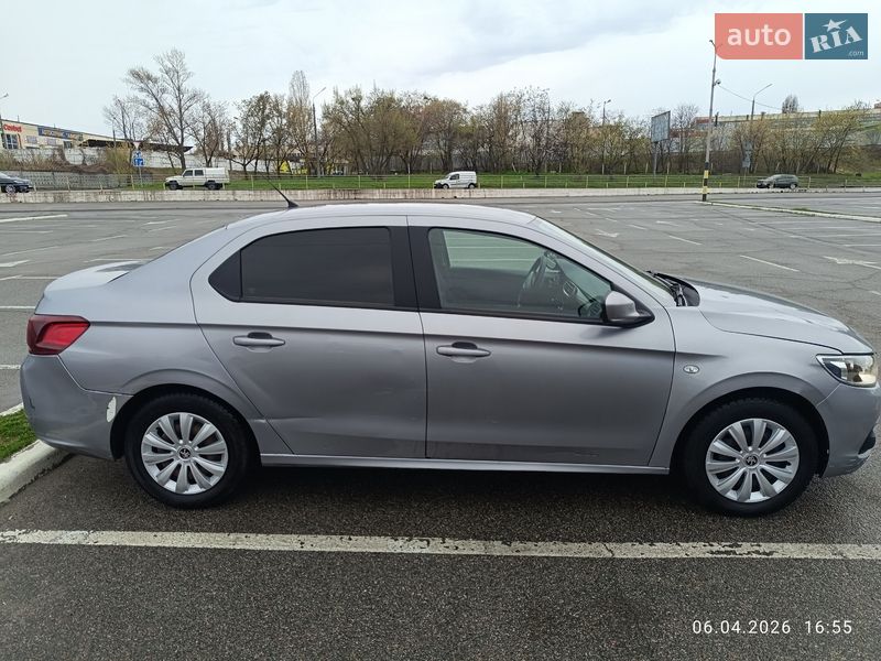 Седан Peugeot 301 2017 в Киеве