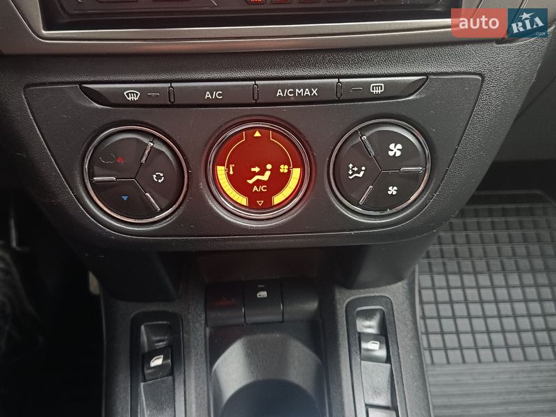 Седан Peugeot 301 2017 в Киеве