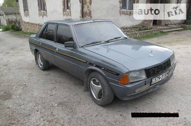 Седан Peugeot 305 1986 в Кременце