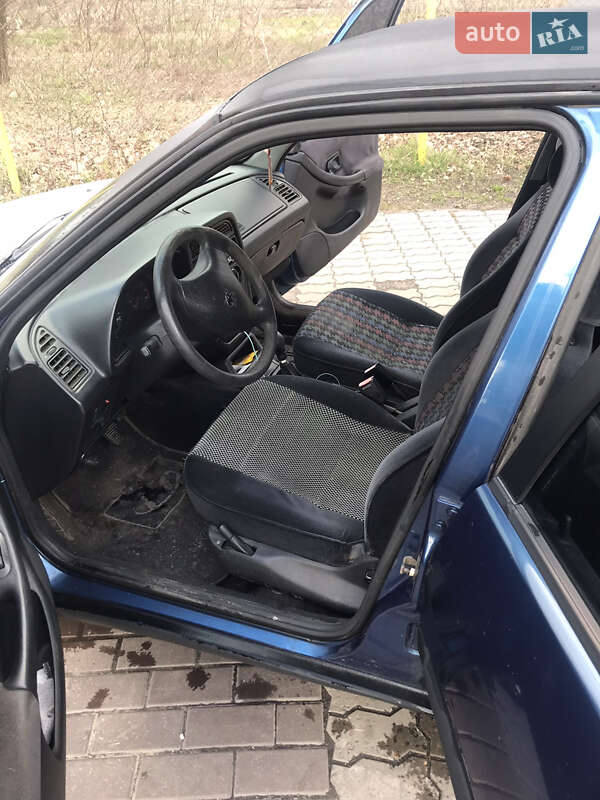 Седан Peugeot 306 1997 в Смілі