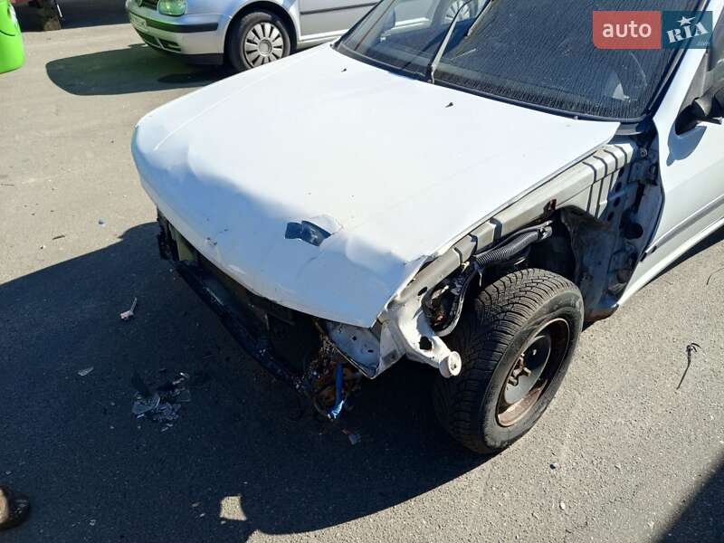 Седан Peugeot 306 1995 в  фото Седан Peugeot 306 1995 в