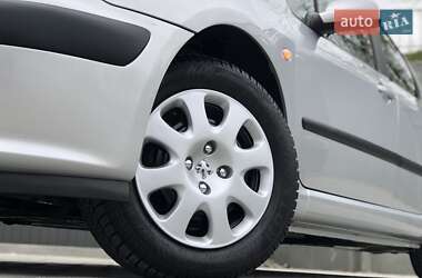 Хетчбек Peugeot 307 2003 в 