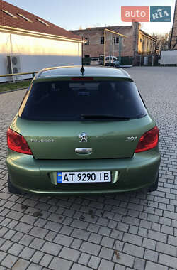 Хэтчбек Peugeot 307 2006 в 