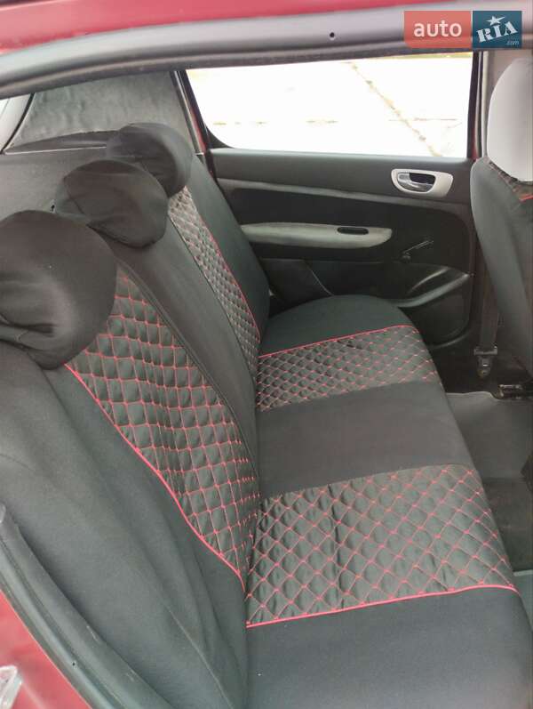 Хэтчбек Peugeot 307 2006 в Черновцах