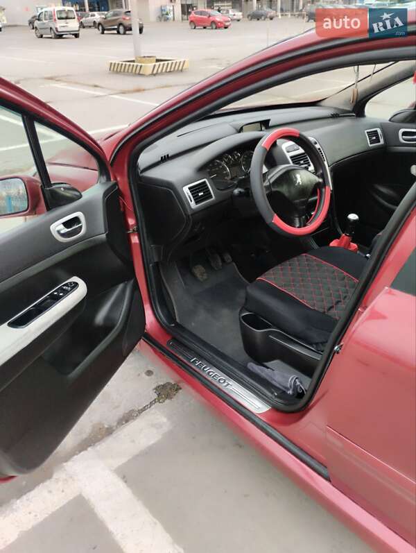 Хэтчбек Peugeot 307 2006 в Черновцах