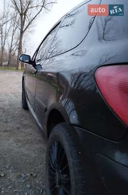 Хэтчбек Peugeot 307 2004 в 