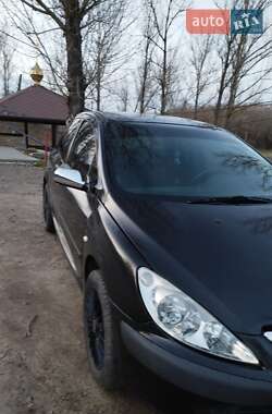 Хэтчбек Peugeot 307 2004 в 