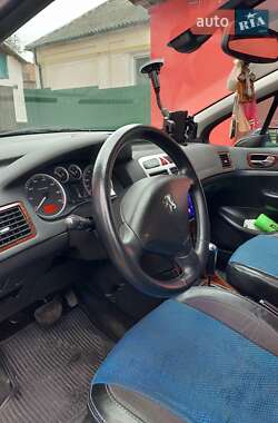 Хэтчбек Peugeot 307 2004 в 