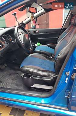 Хэтчбек Peugeot 307 2004 в 
