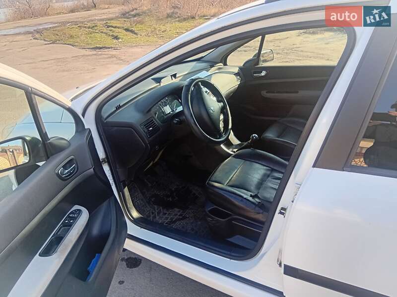 Универсал Peugeot 307 2005 в 