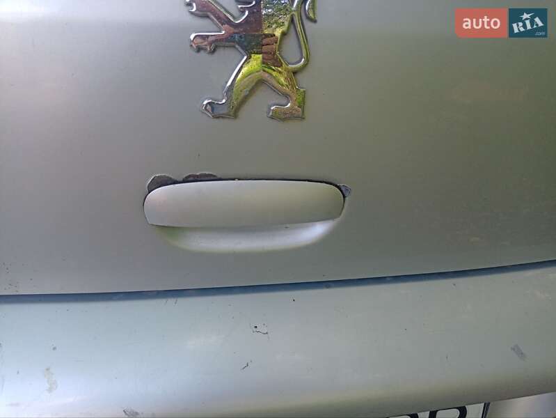 Хэтчбек Peugeot 307 2006 в Каменском