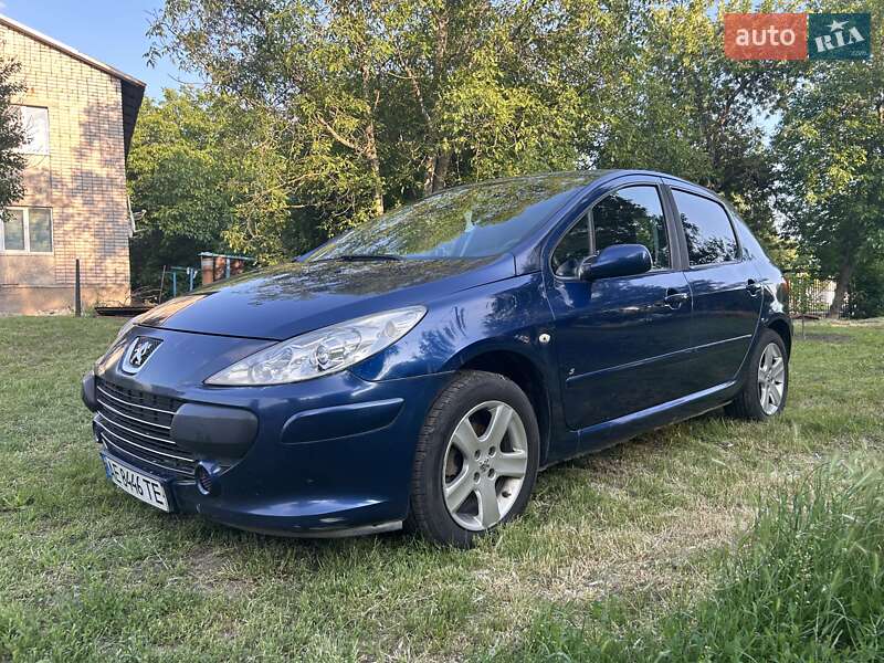 Хэтчбек Peugeot 307 2005 в 