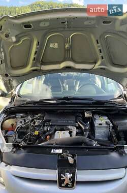 Хэтчбек Peugeot 307 2004 в 