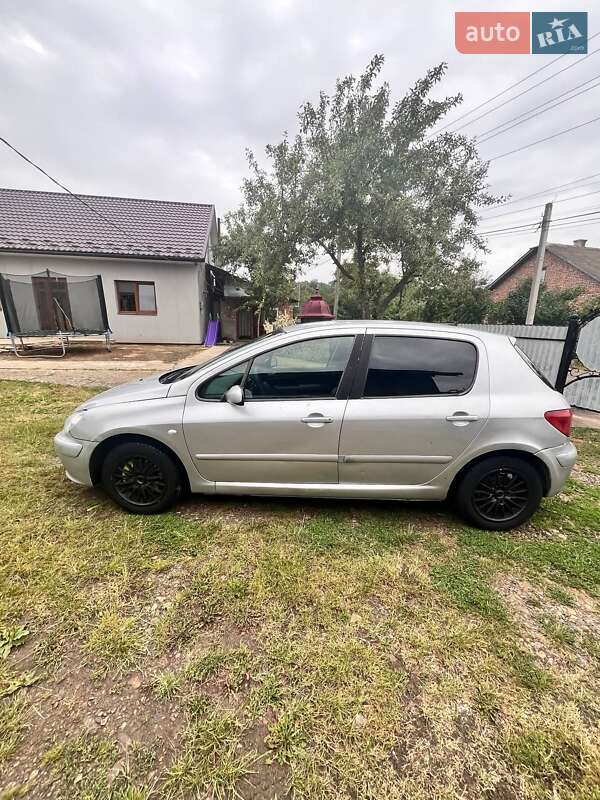 Хэтчбек Peugeot 307 2003 в Черновцах
