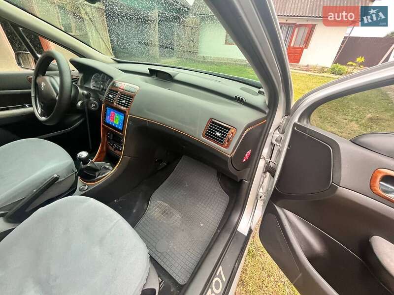 Хэтчбек Peugeot 307 2003 в Черновцах