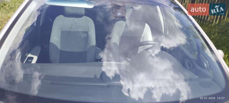 Универсал Peugeot 307 2006 в Новояворовске