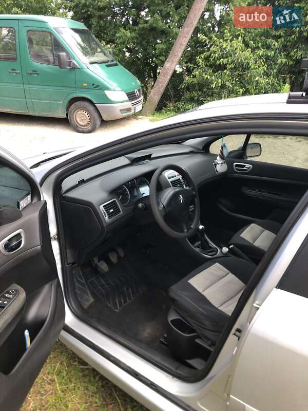 Хетчбек Peugeot 307 2002 в Чернівцях