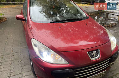 Хэтчбек Peugeot 307 2007 в Ромнах