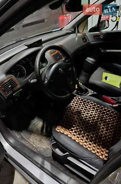 Хэтчбек Peugeot 307 2003 в 