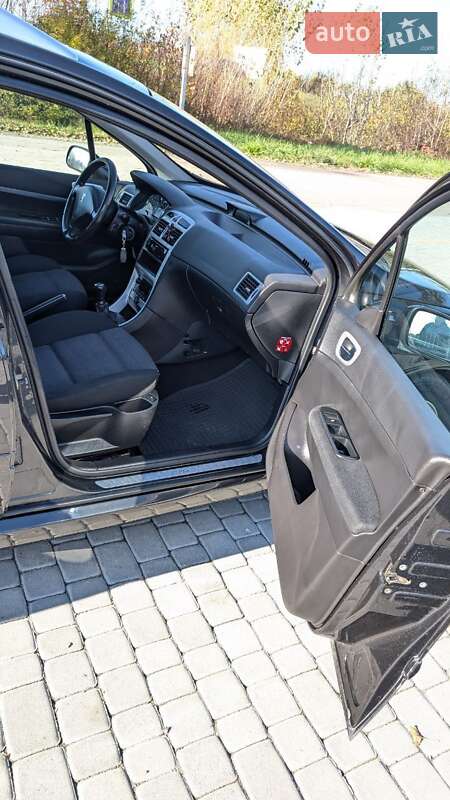 Универсал Peugeot 307 2005 в Староконстантинове