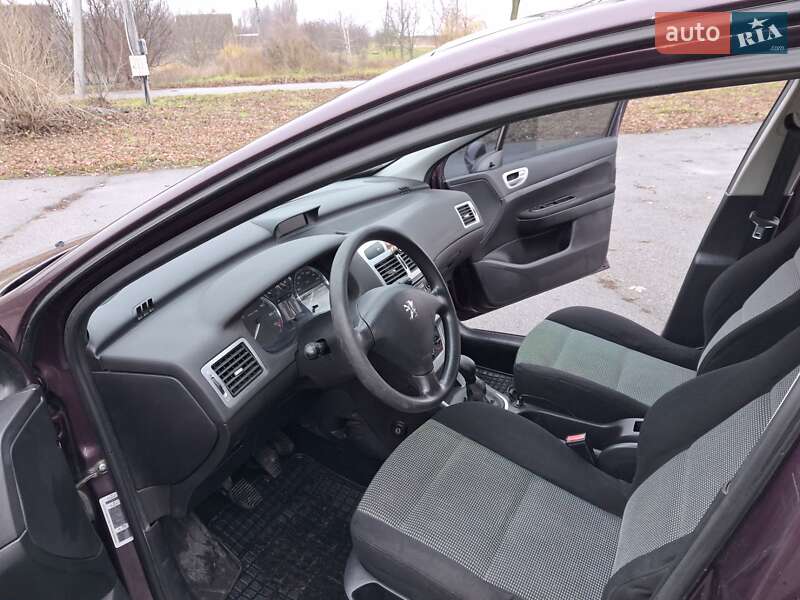 Хэтчбек Peugeot 307 2006 в Обухове