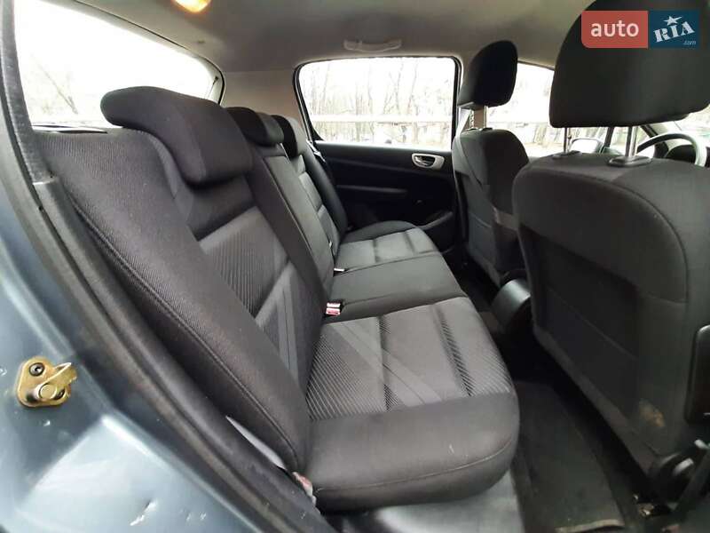 Хетчбек Peugeot 307 2006 в Вигоді