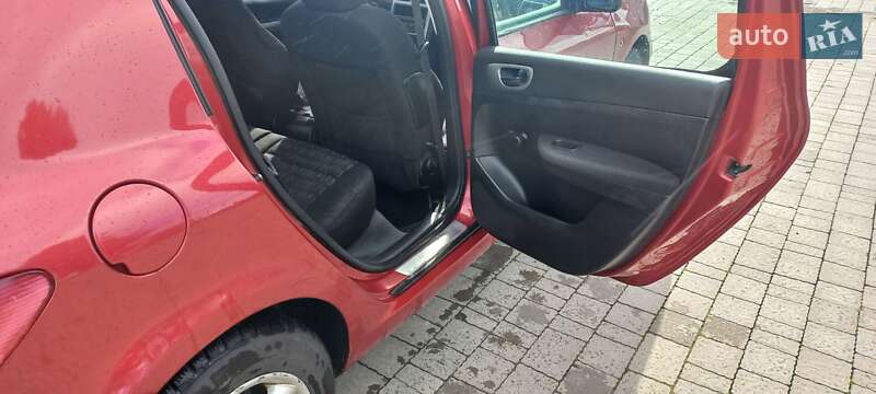 Хэтчбек Peugeot 307 2004 в Ужгороде