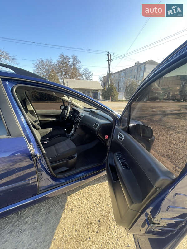 Универсал Peugeot 307 2002 в Петродолинском