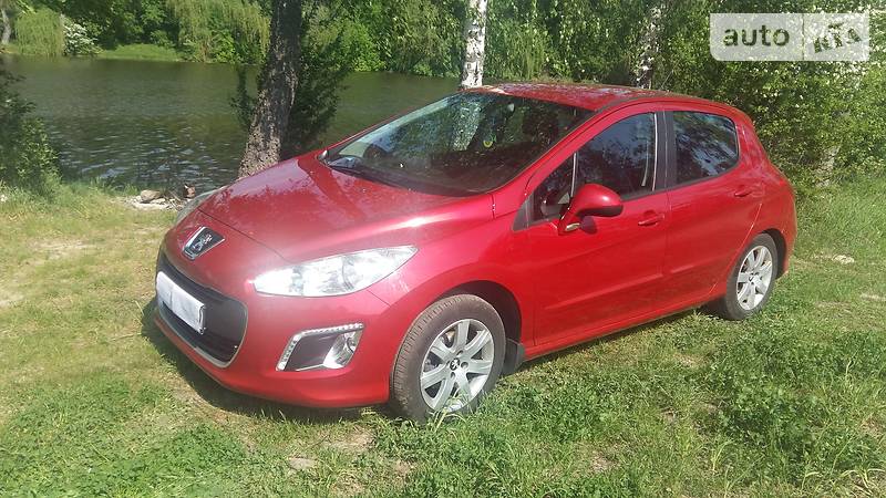 Хэтчбек Peugeot 308 2013 в Киеве