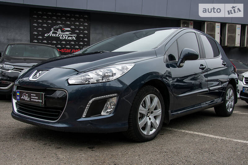 Хетчбек Peugeot 308 2011 в 