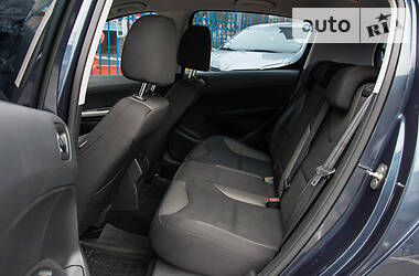 Хетчбек Peugeot 308 2011 в 